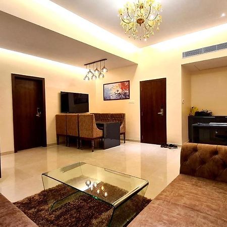 Galaxy Club & Hotel Bijāpur Eksteriør bilde