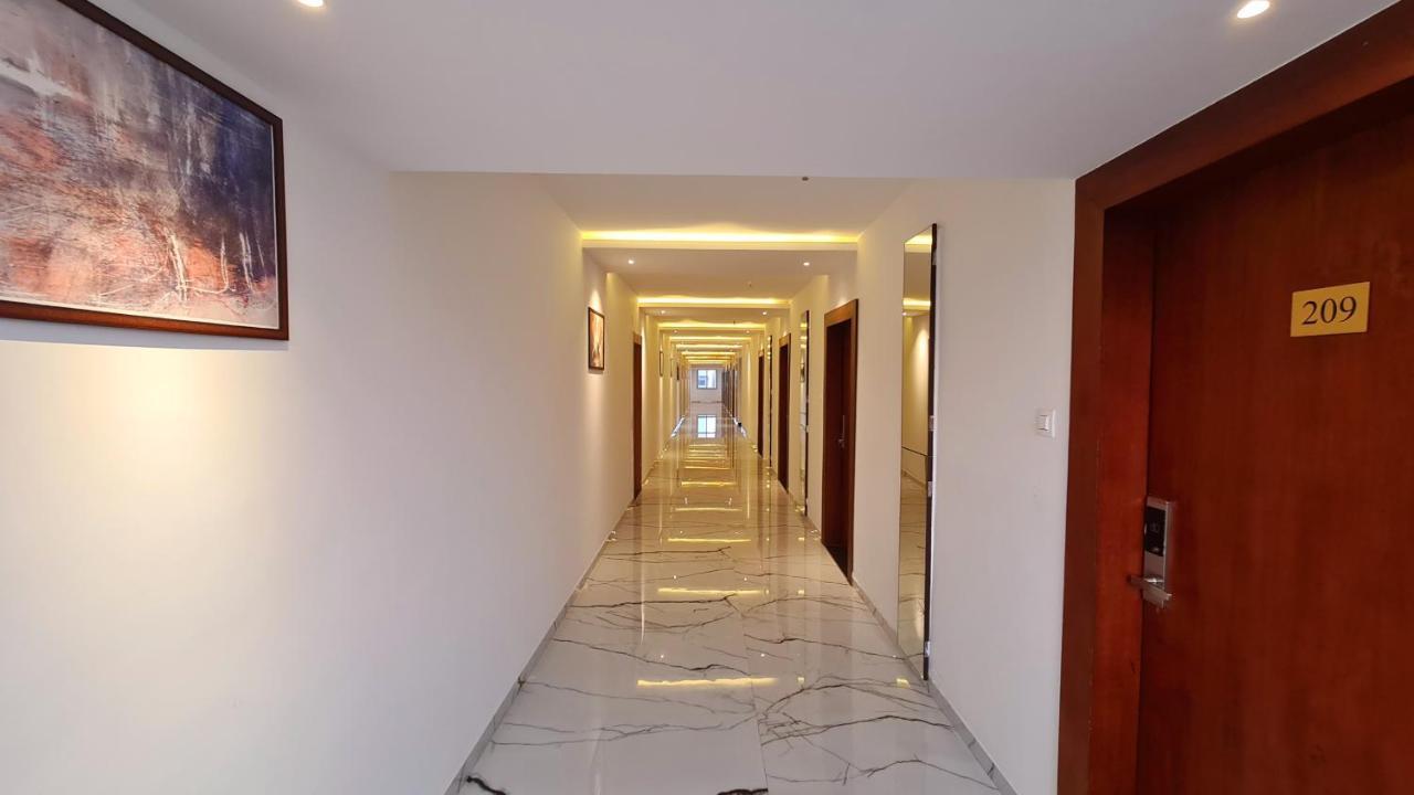 Galaxy Club & Hotel Bijāpur Eksteriør bilde