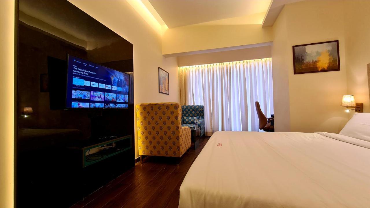 Galaxy Club & Hotel Bijāpur Eksteriør bilde