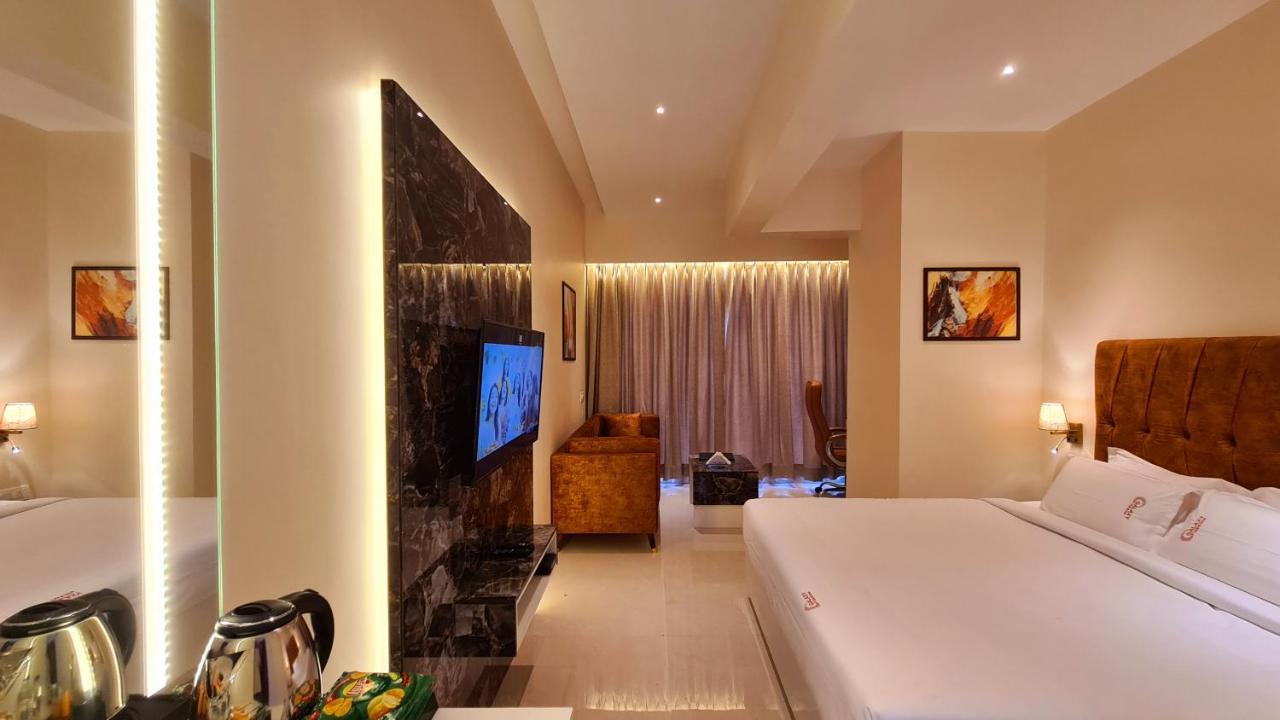 Galaxy Club & Hotel Bijāpur Eksteriør bilde