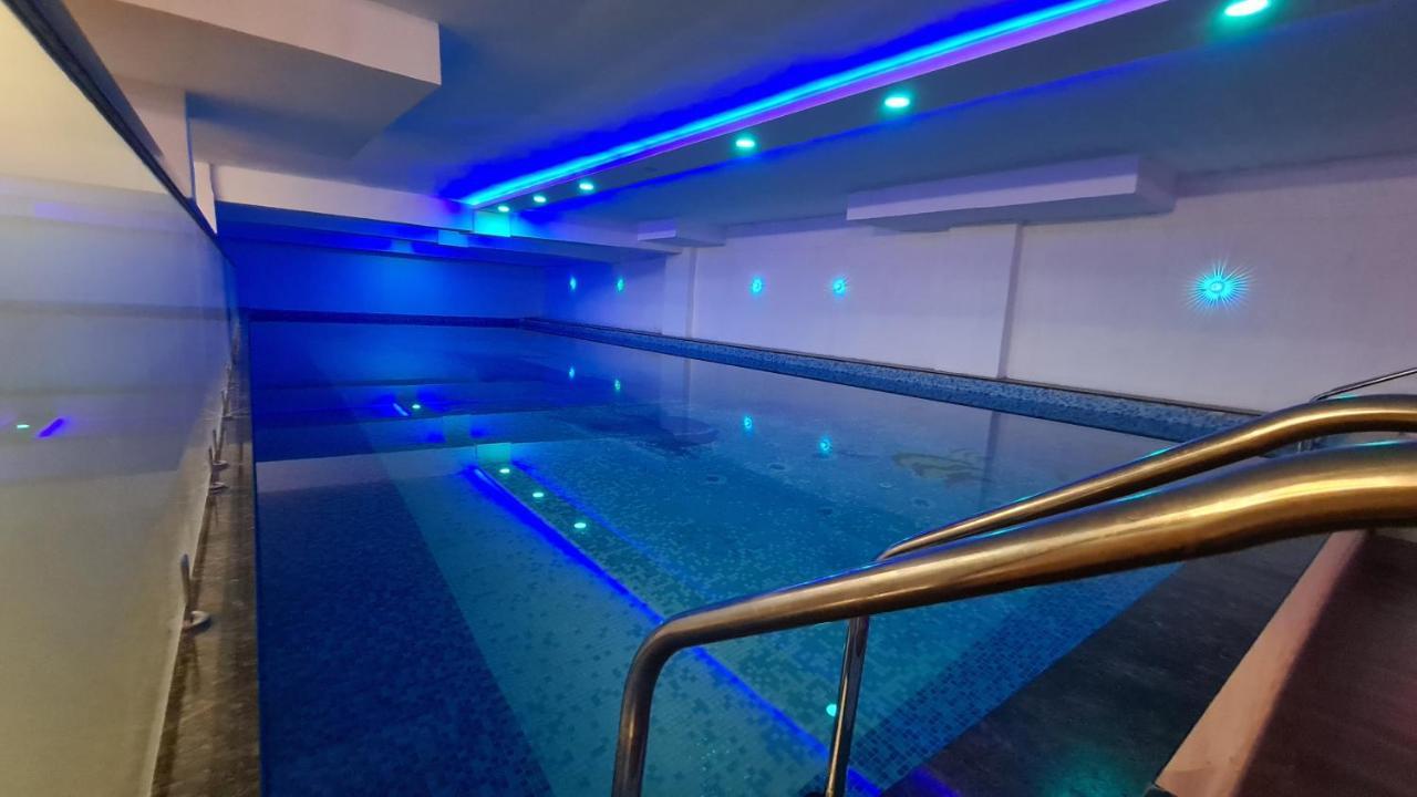 Galaxy Club & Hotel Bijāpur Eksteriør bilde