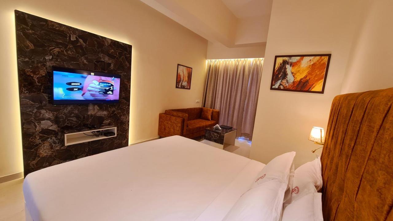 Galaxy Club & Hotel Bijāpur Eksteriør bilde