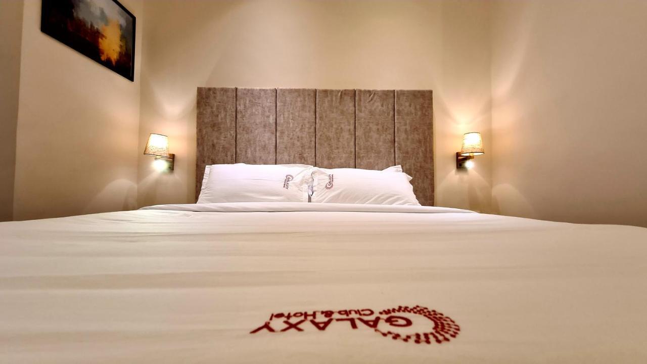 Galaxy Club & Hotel Bijāpur Eksteriør bilde
