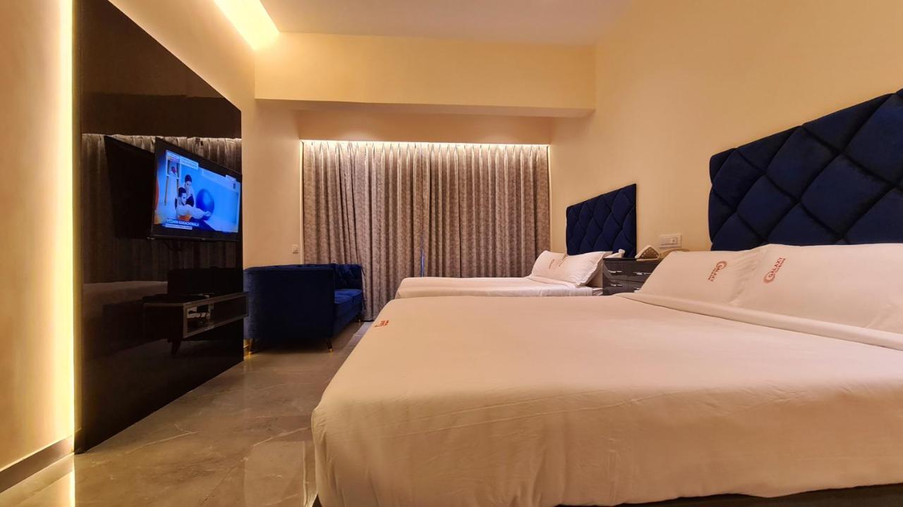 Galaxy Club & Hotel Bijāpur Eksteriør bilde