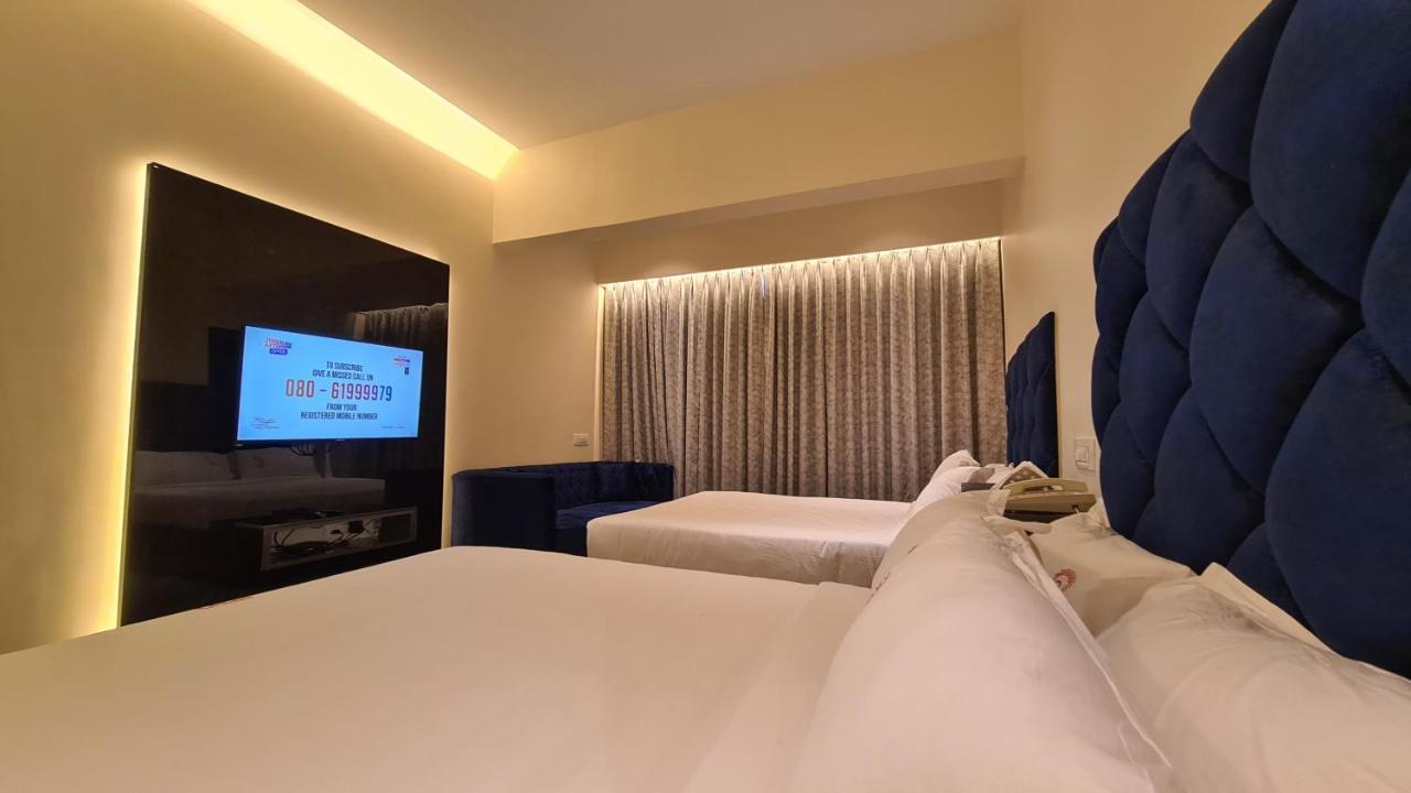 Galaxy Club & Hotel Bijāpur Eksteriør bilde