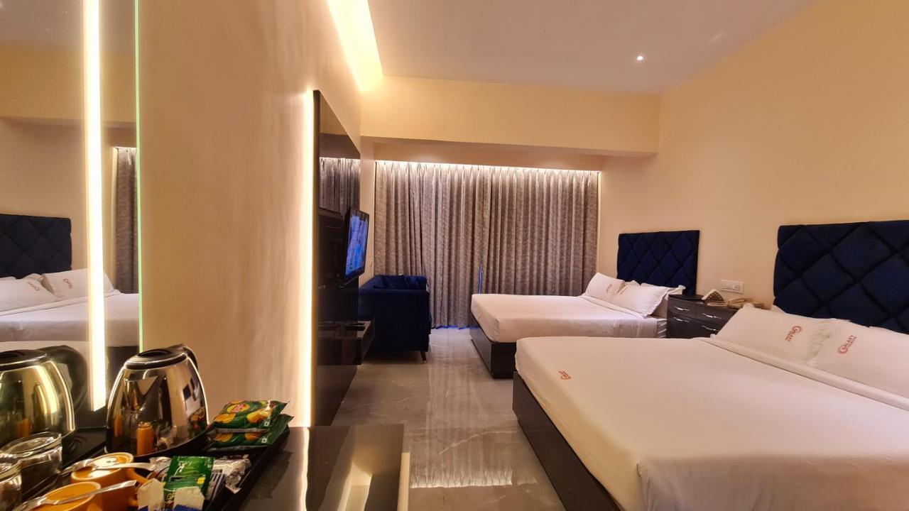 Galaxy Club & Hotel Bijāpur Eksteriør bilde
