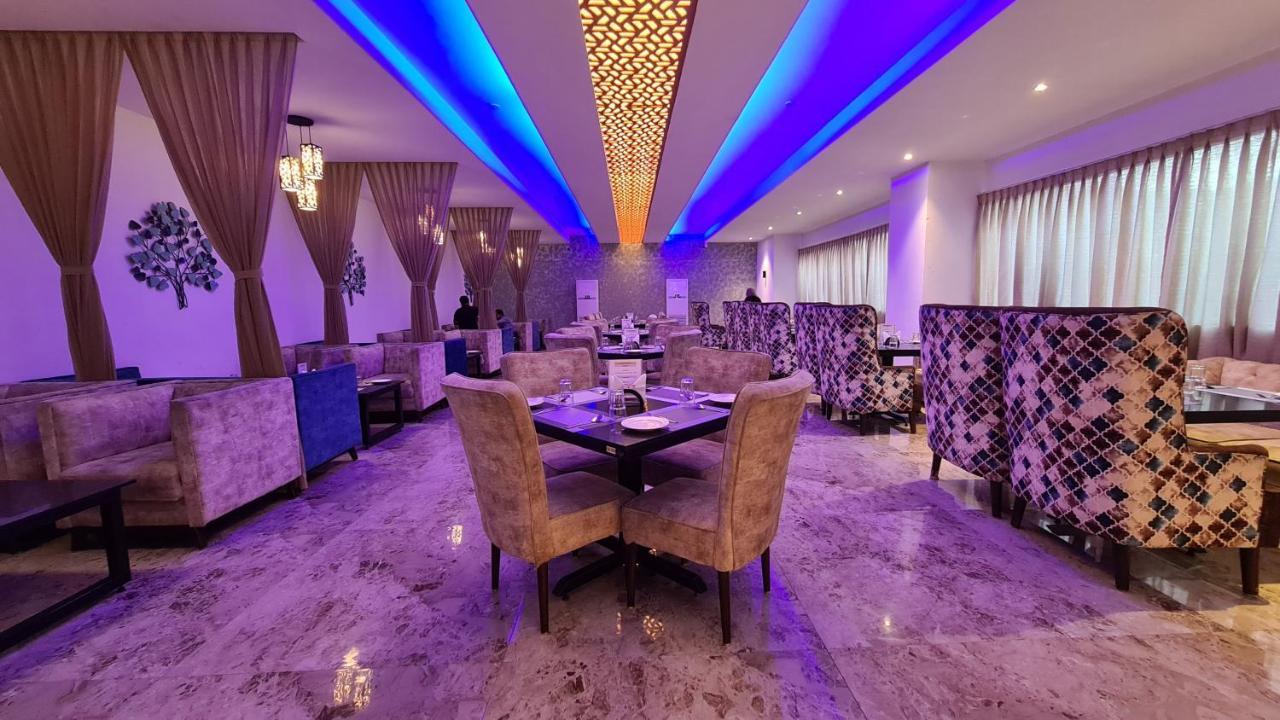 Galaxy Club & Hotel Bijāpur Eksteriør bilde