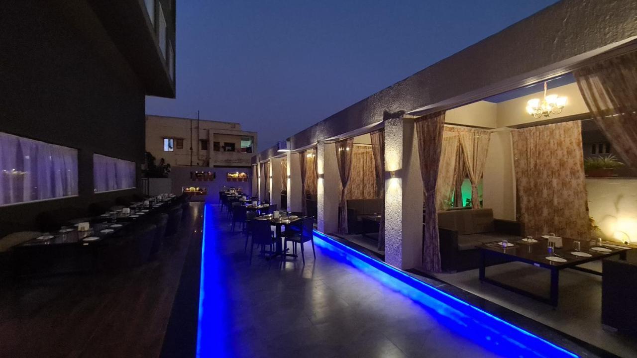 Galaxy Club & Hotel Bijāpur Eksteriør bilde