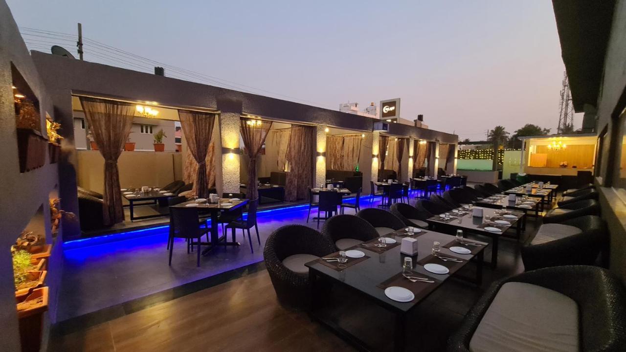 Galaxy Club & Hotel Bijāpur Eksteriør bilde
