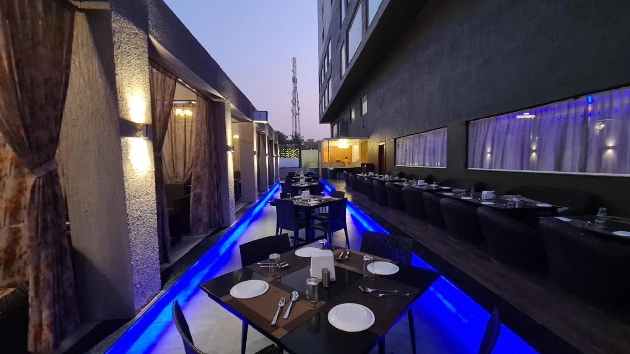 Galaxy Club & Hotel Bijāpur Eksteriør bilde