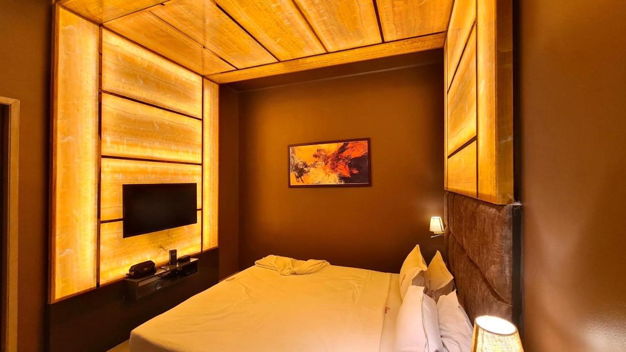 Galaxy Club & Hotel Bijāpur Eksteriør bilde