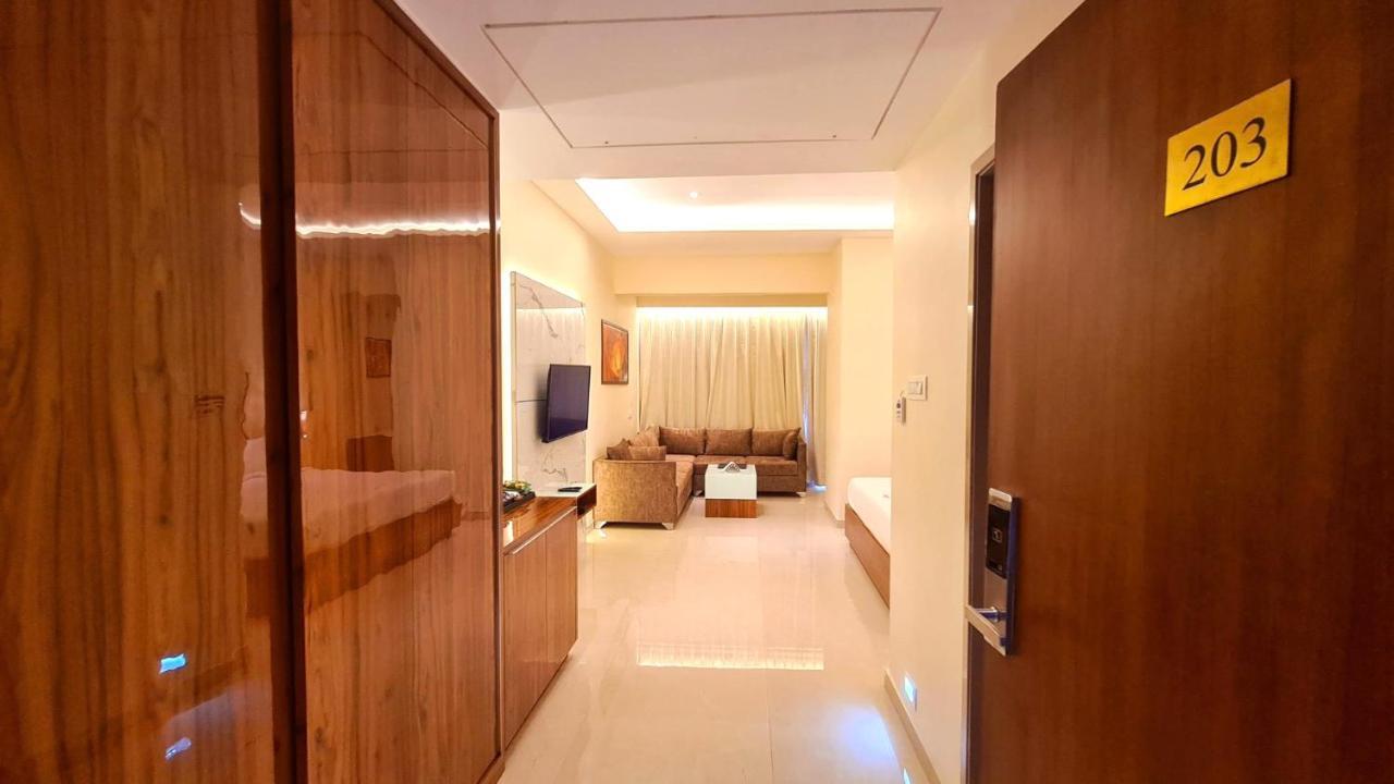 Galaxy Club & Hotel Bijāpur Eksteriør bilde