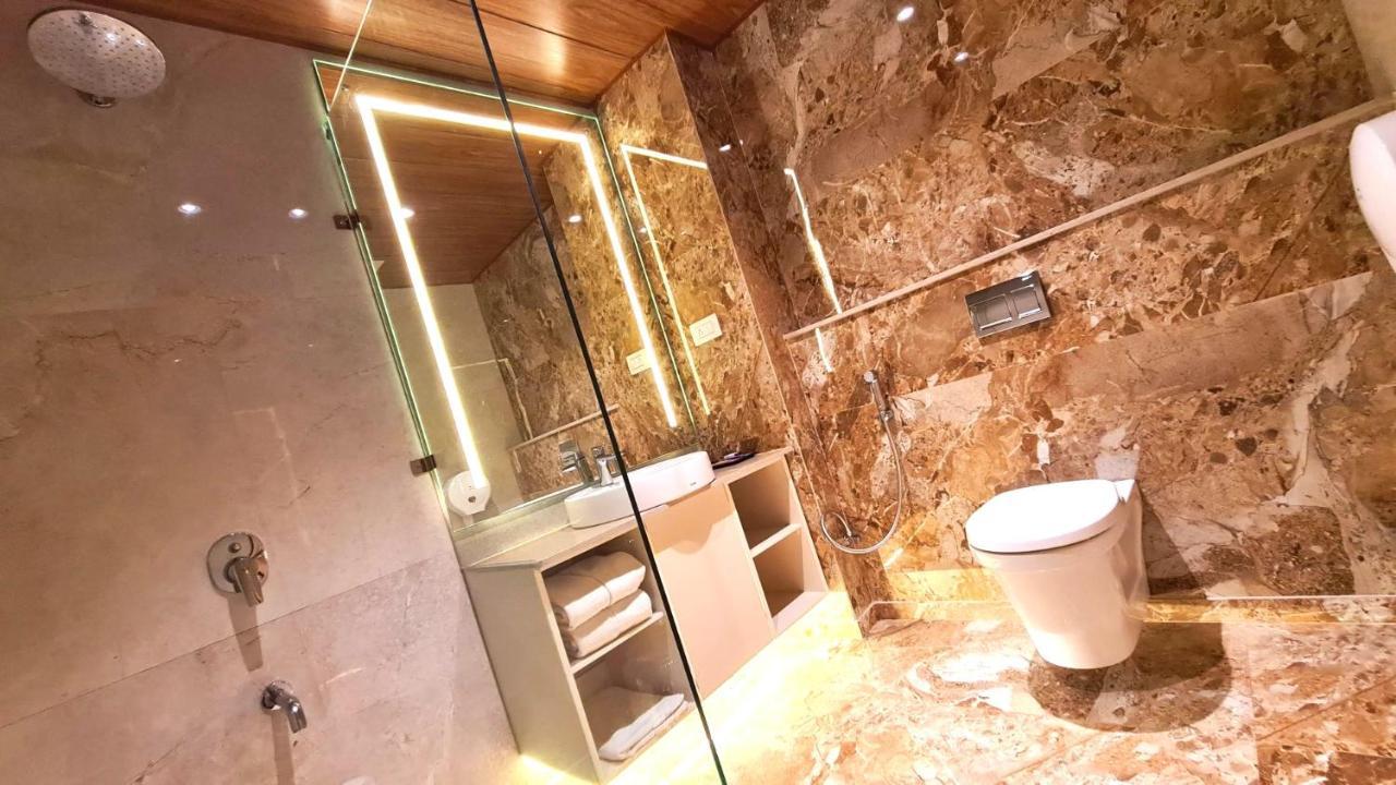 Galaxy Club & Hotel Bijāpur Eksteriør bilde