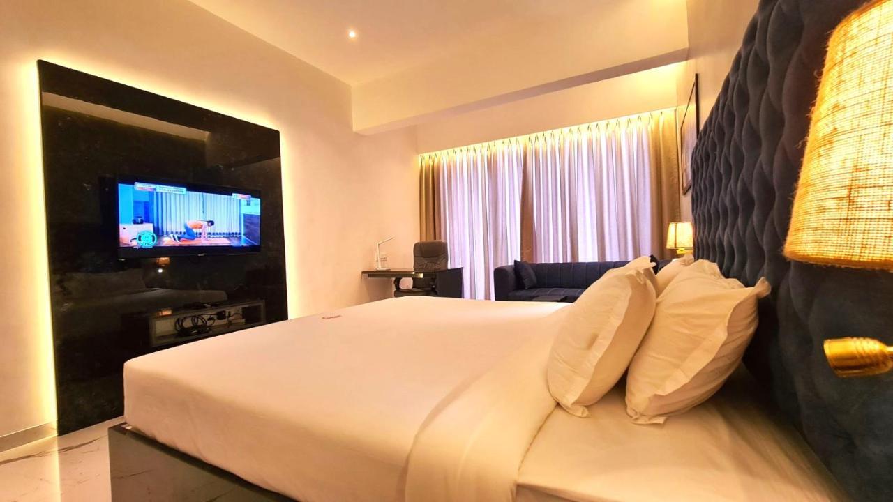 Galaxy Club & Hotel Bijāpur Eksteriør bilde