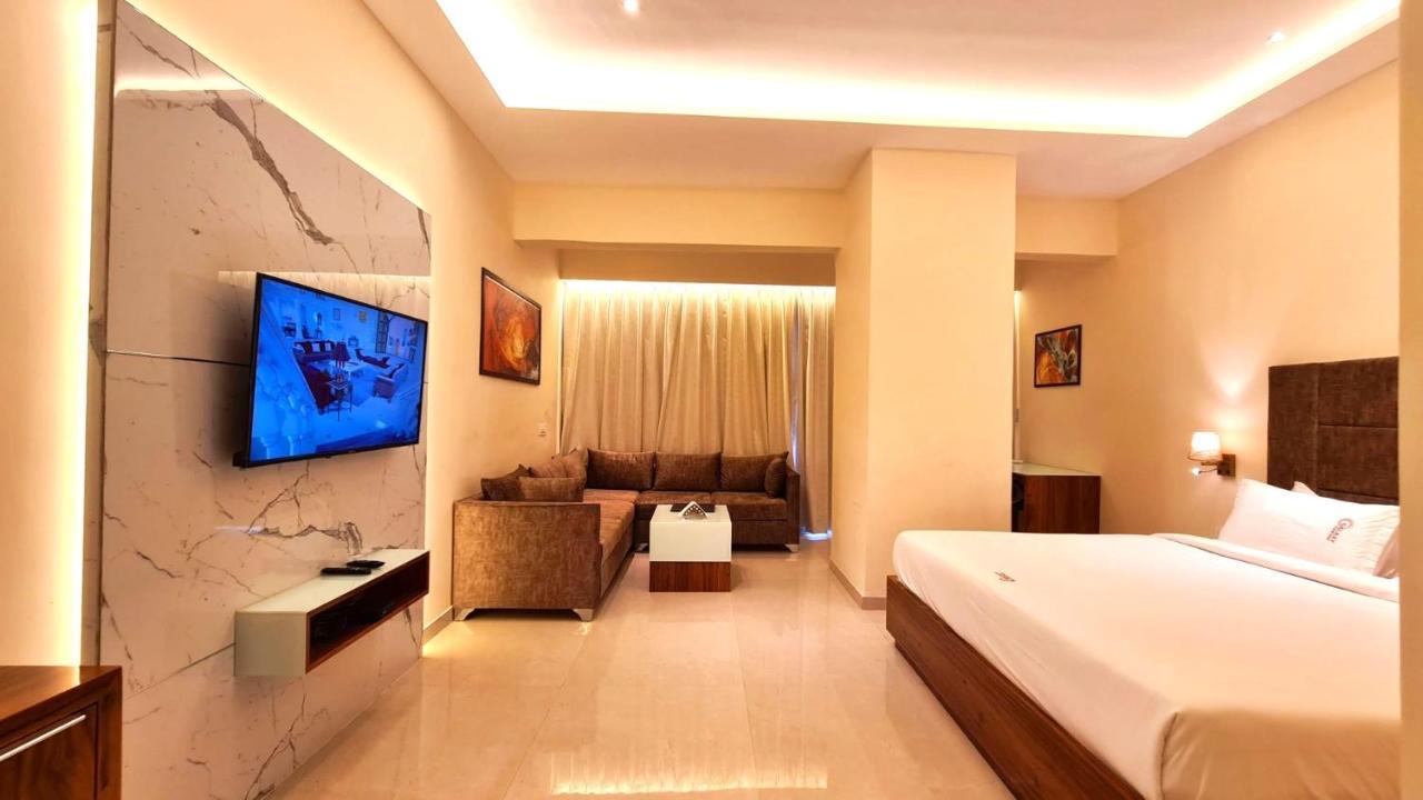 Galaxy Club & Hotel Bijāpur Eksteriør bilde