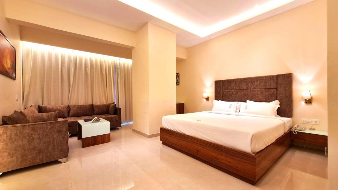 Galaxy Club & Hotel Bijāpur Eksteriør bilde