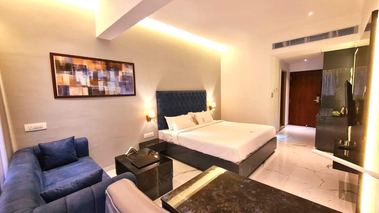 Galaxy Club & Hotel Bijāpur Eksteriør bilde